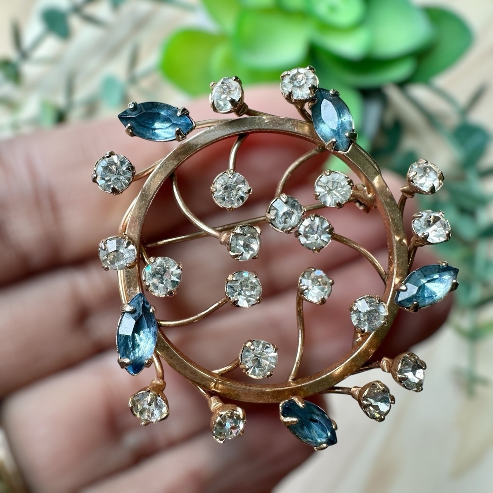 Vintage Brooch 1.75" Blue Clear Rhinestone Wreath Design Gold Tone Metal Sparkle